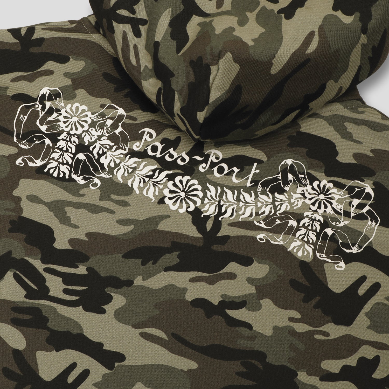 Passport Kollaasi Zip Hoodie - Woodland Camo - Image 3